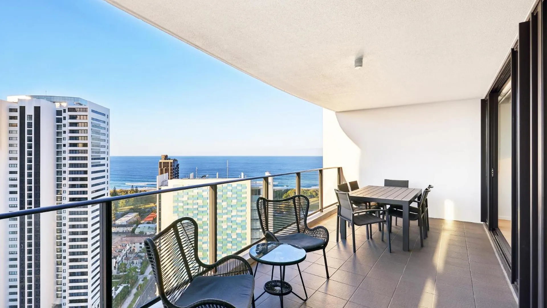 Ocean View 3-Bed With Gym, Pool, Sauna & Parking Gold Coast